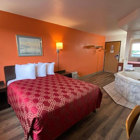 Reliance Inn 워소 외부 사진